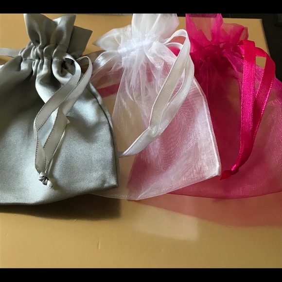 🛍 Silver Triple Rhinestone Gem Earrings W/Gift Bag - Picture 7 of 7